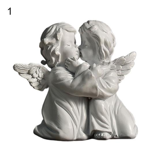 Память о реалистичной милой фигуре ангела, стоящей на коленях, поцелуе, статуе ангела, статуе ангела